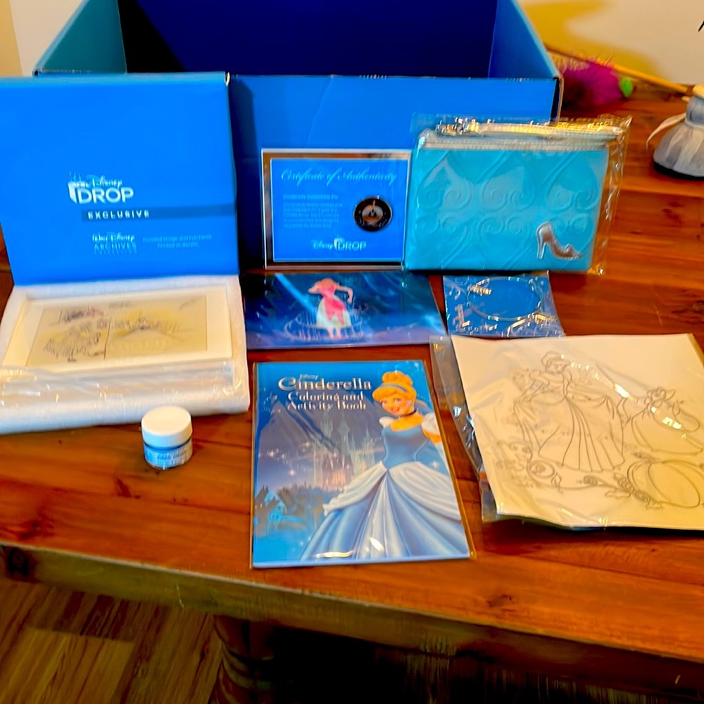 Exclusive Disney drop Cinderella package